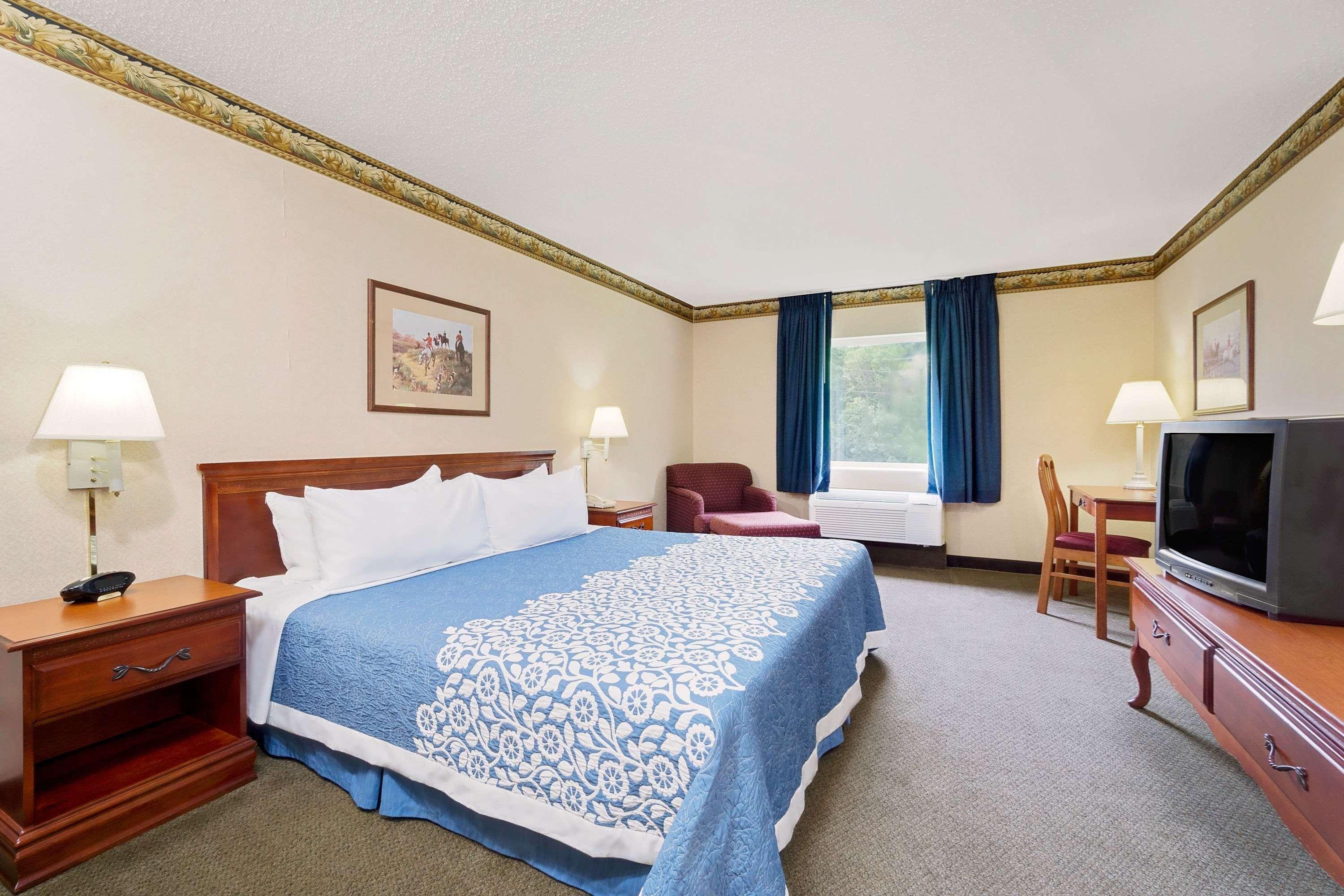 Magnuson Hotel West Liberty Extérieur photo