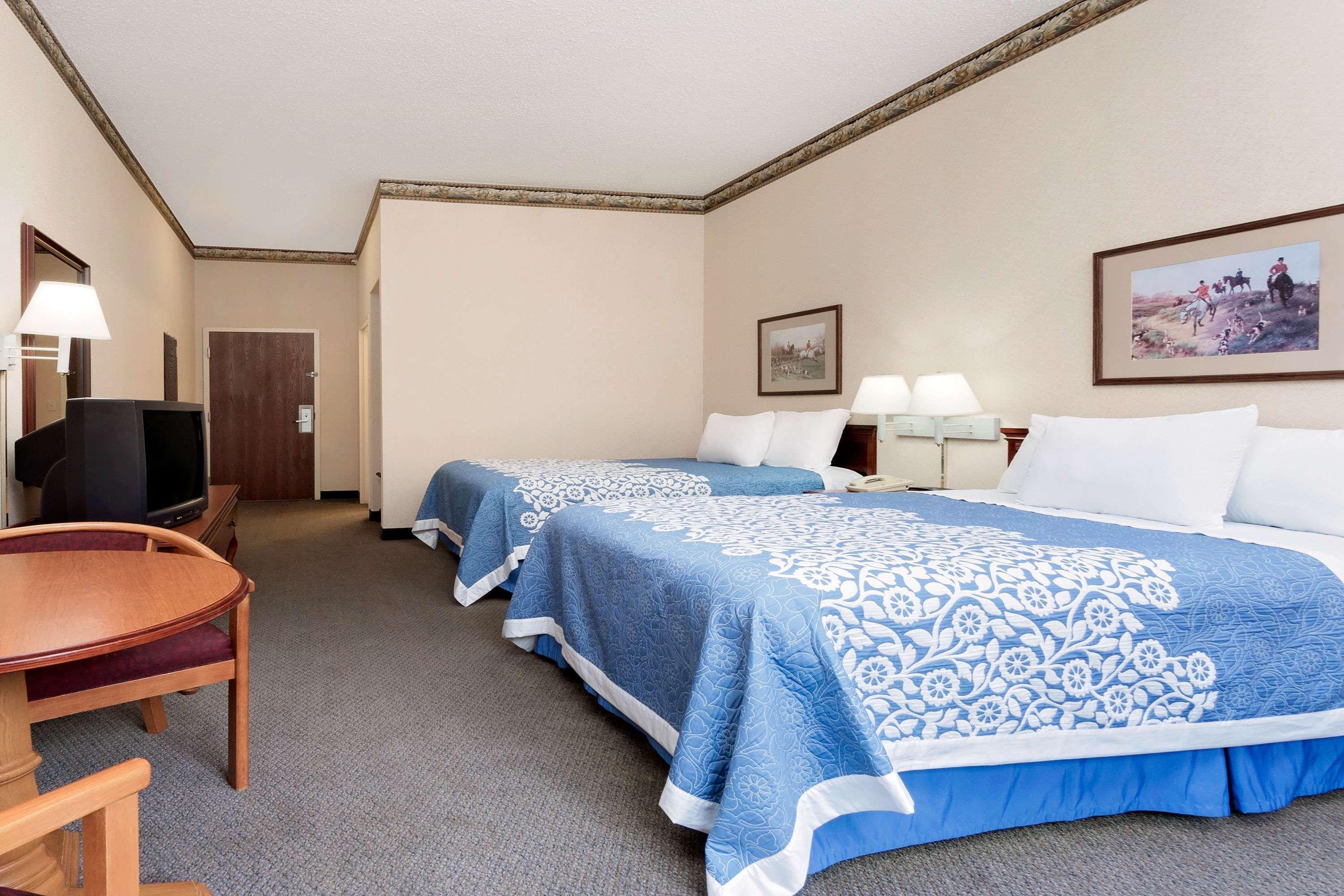 Magnuson Hotel West Liberty Extérieur photo