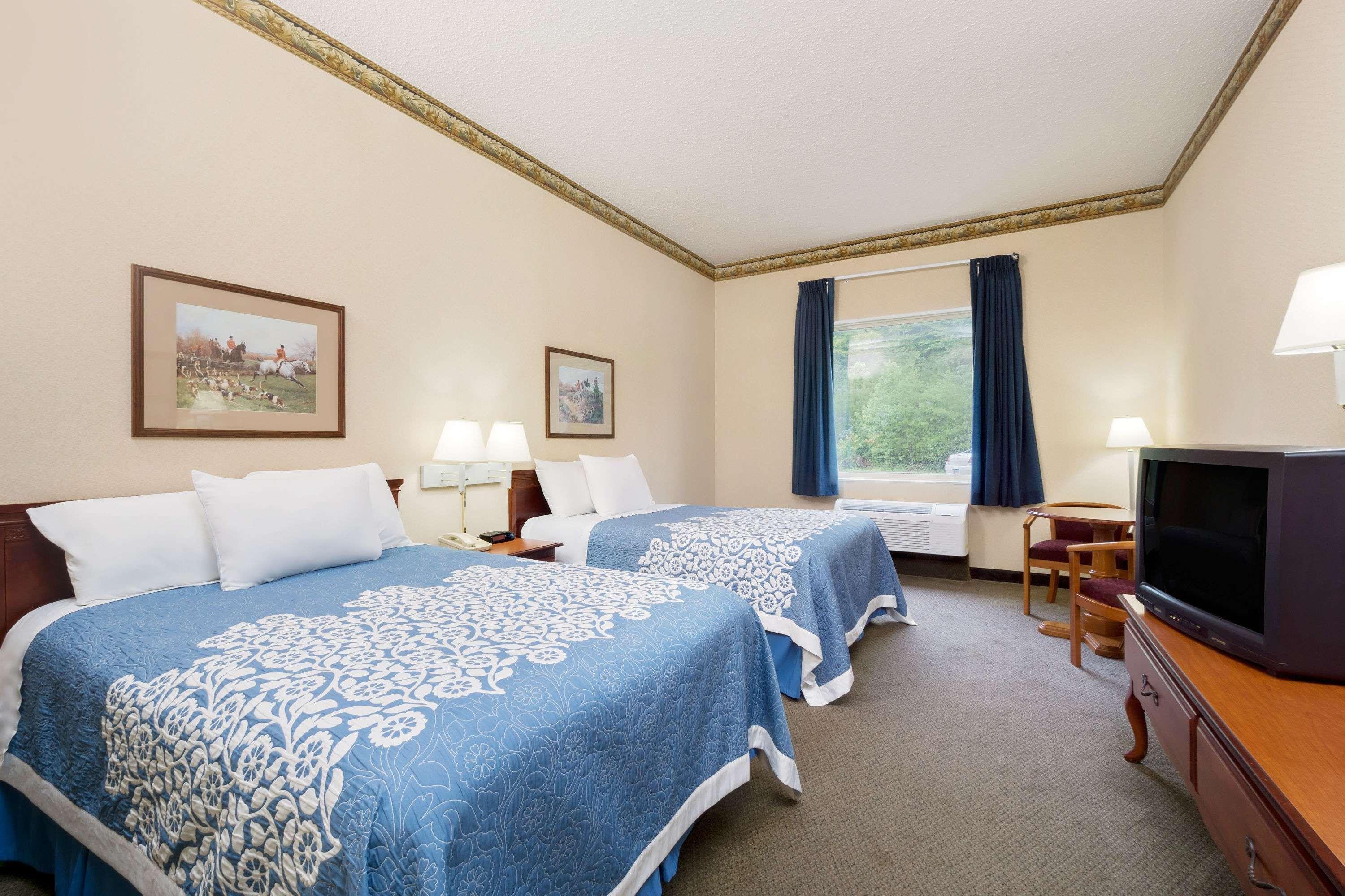 Magnuson Hotel West Liberty Extérieur photo