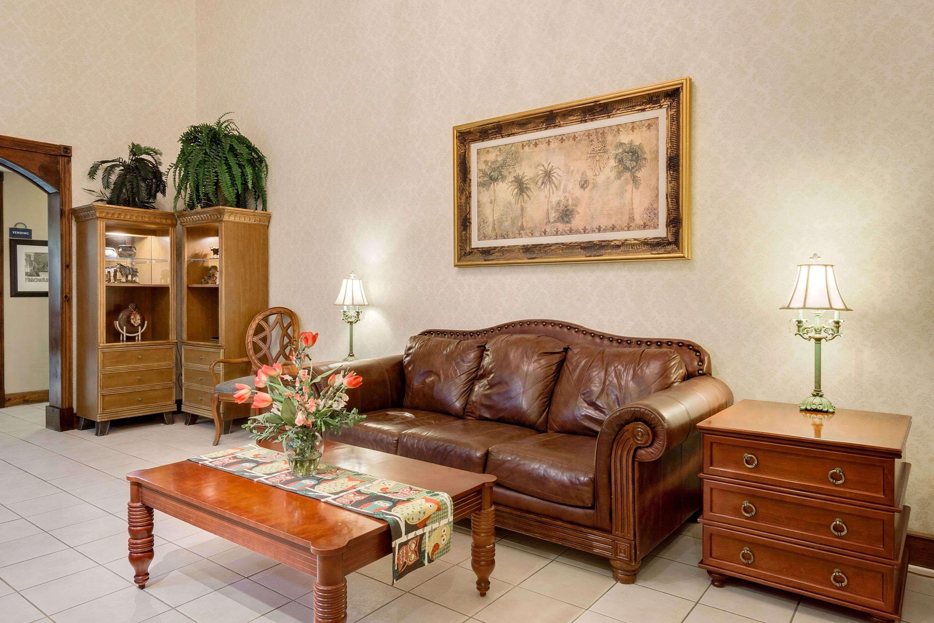 Magnuson Hotel West Liberty Extérieur photo