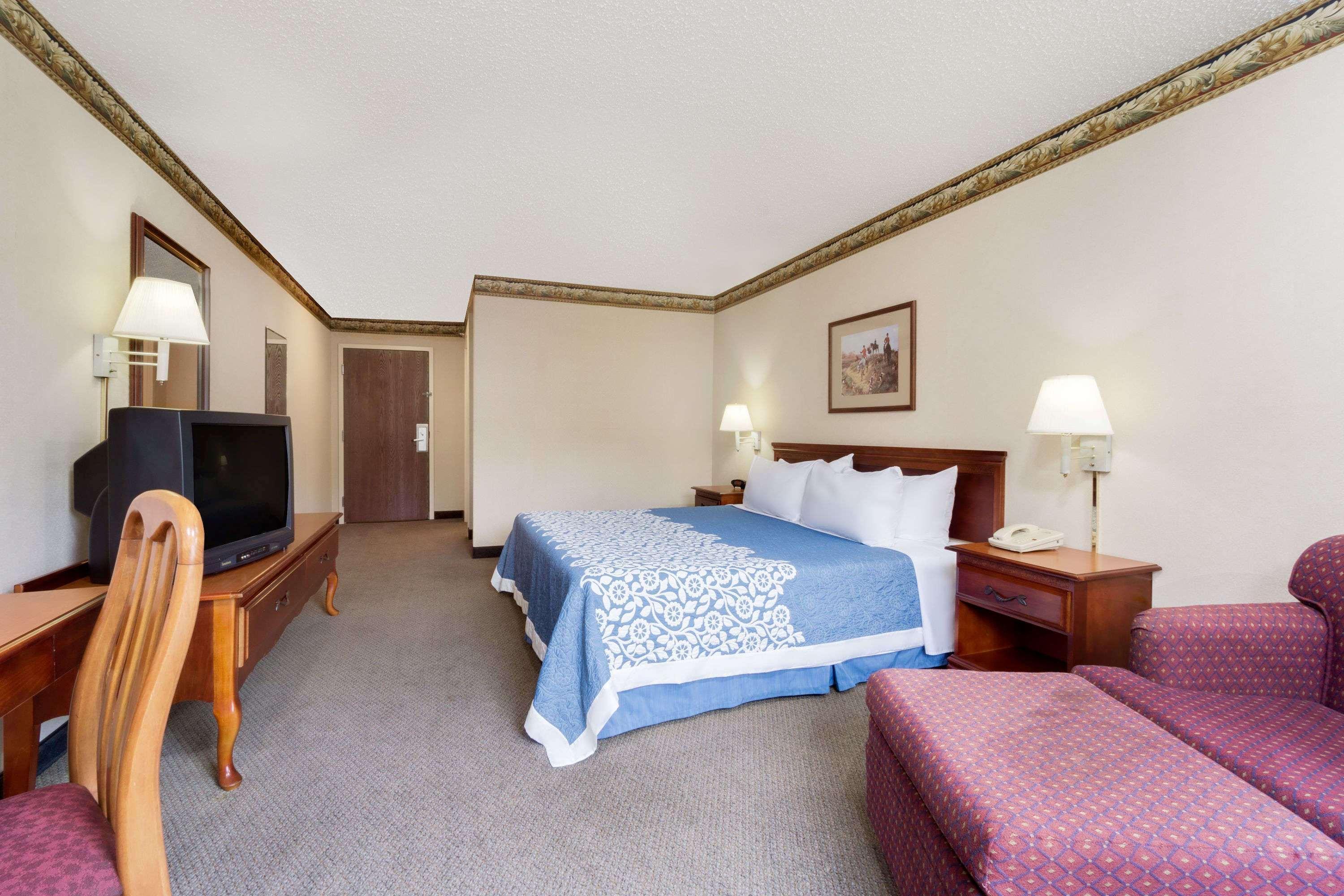 Magnuson Hotel West Liberty Extérieur photo