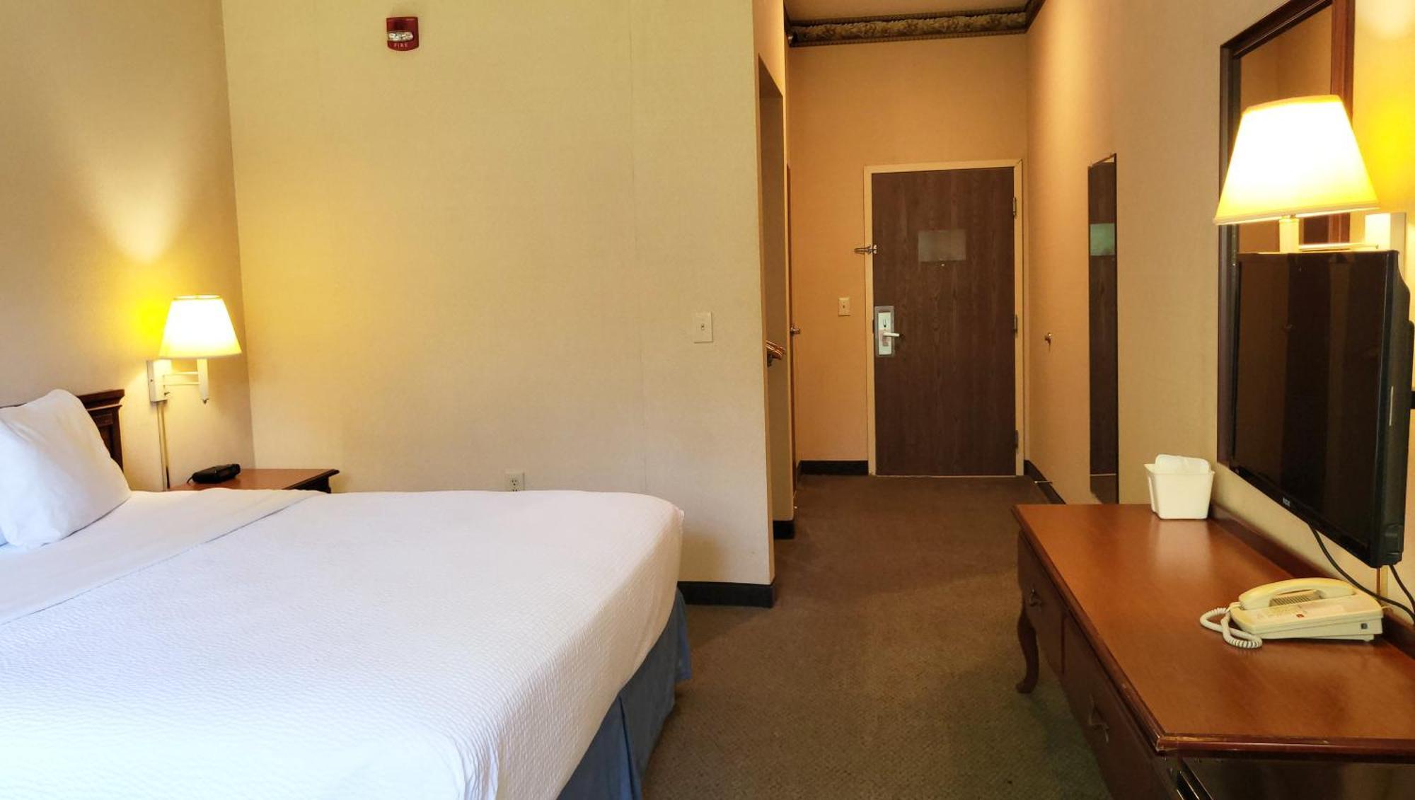 Magnuson Hotel West Liberty Extérieur photo