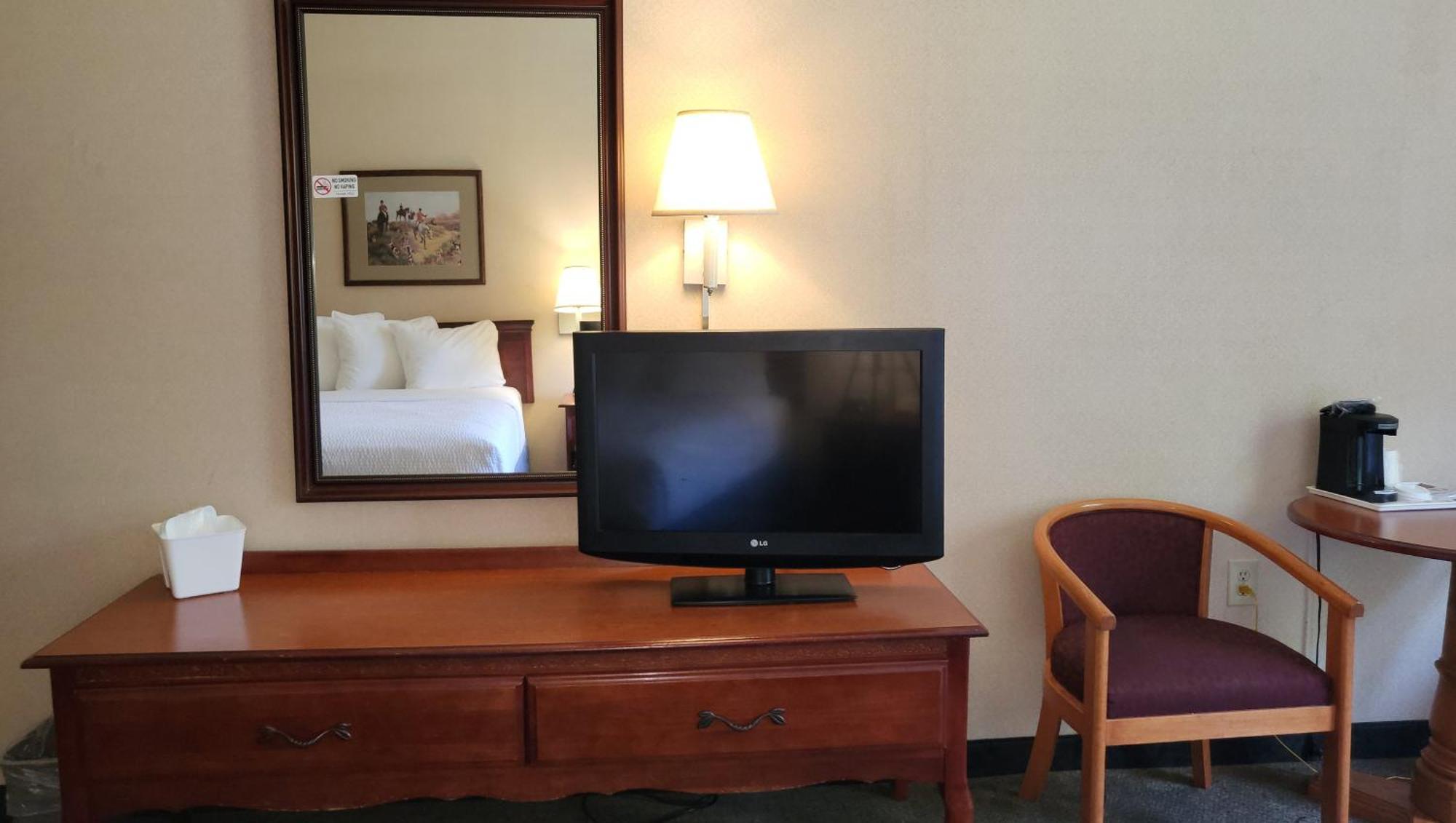 Magnuson Hotel West Liberty Extérieur photo