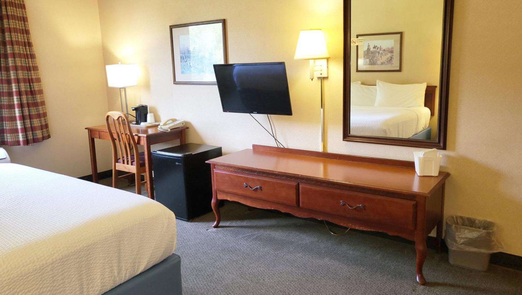 Magnuson Hotel West Liberty Extérieur photo