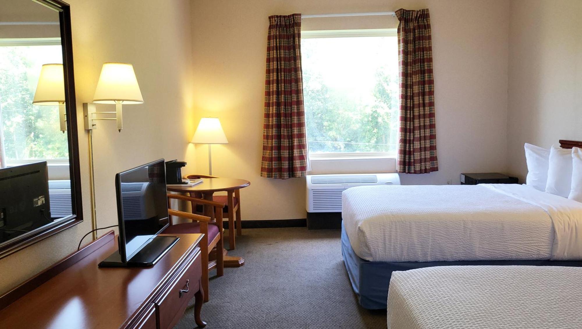 Magnuson Hotel West Liberty Extérieur photo